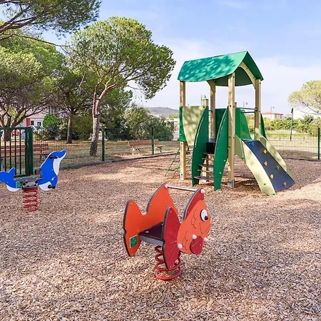 Quiet House For 2-4 People Close To The Beaches بيت للعطل