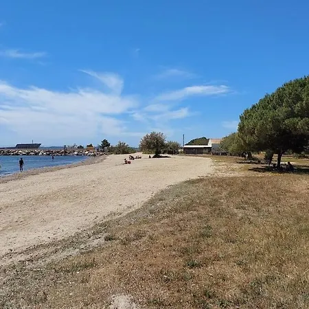 Quiet House For 2-4 People Close To The Beaches بيت للعطل *